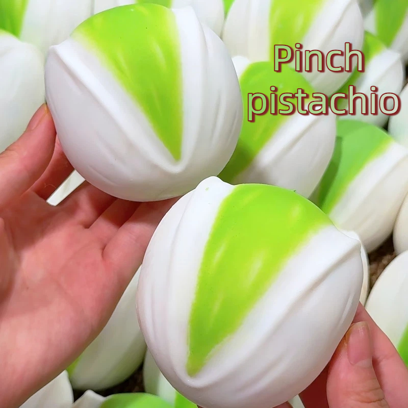Crystal Growing Kit - I pistacchi vengono schiacciati a mano.
